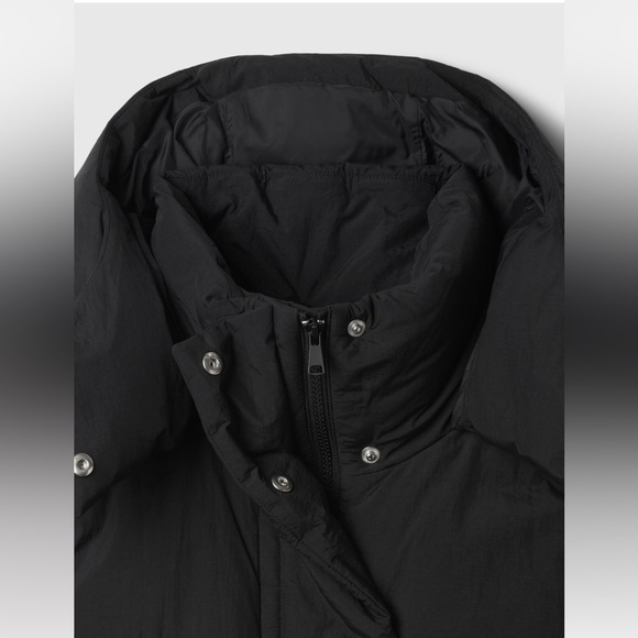 GAP Black Puffer Vest - Picture 3 of 7